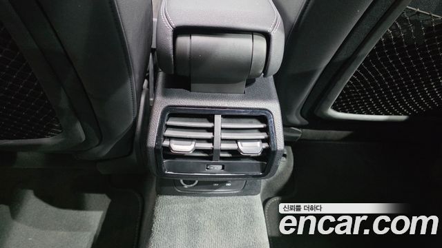 Audi Q3 2022 — photo 33