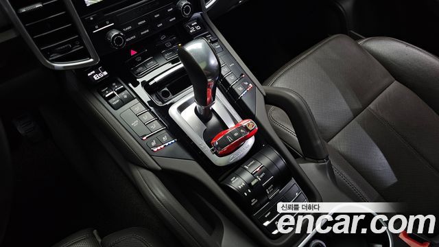 Porsche Cayenne 2017 — photo 9
