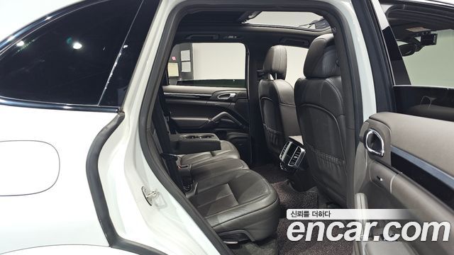 Porsche Cayenne 2017 — photo 11