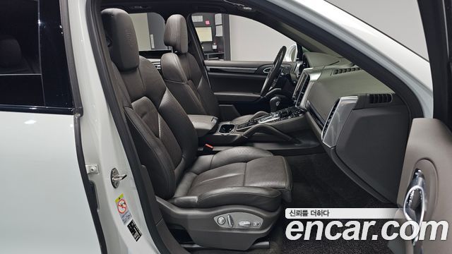 Porsche Cayenne 2017 — photo 12
