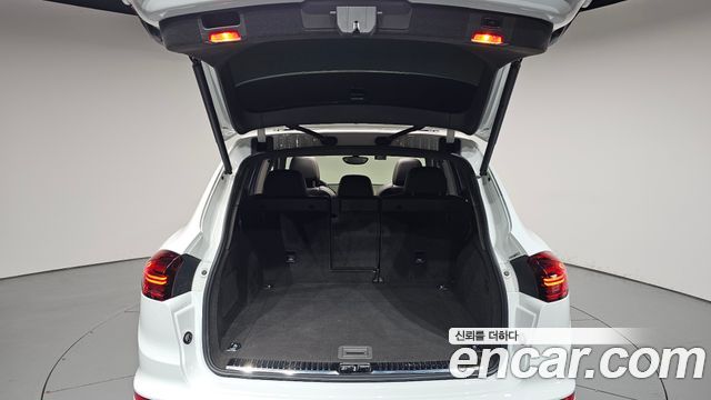 Porsche Cayenne 2017 — photo 20