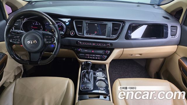 Kia Canival 2015 — photo 7
