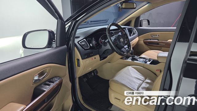 Kia Canival 2015 — photo 10