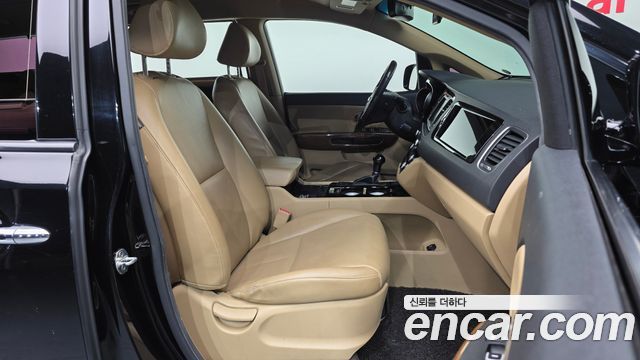 Kia Canival 2015 — photo 11