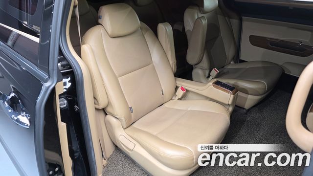 Kia Canival 2015 — photo 12