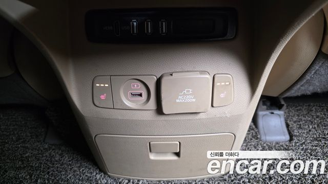 Kia Canival 2015 — photo 18
