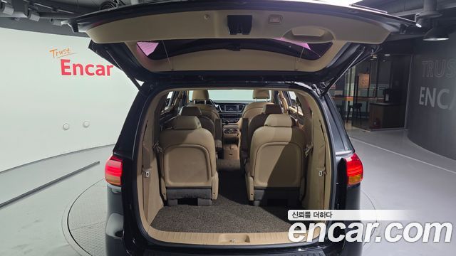 Kia Canival 2015 — photo 20