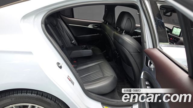 Genesis G70 2019 — photo 17