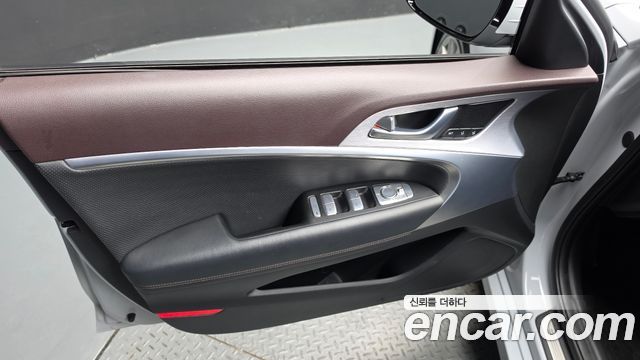Genesis G70 2019 — photo 14