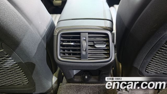 Genesis G70 2019 — photo 28
