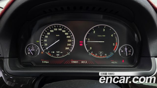 BMW 5-Series 2011 — photo 8