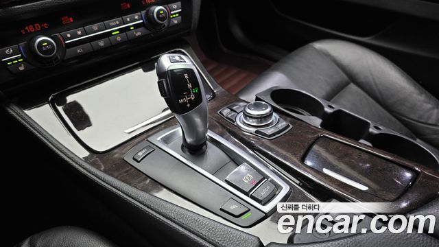 BMW 5-Series 2011 — photo 9