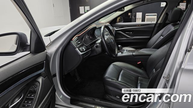 BMW 5-Series 2011 — photo 10