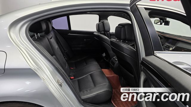 BMW 5-Series 2011 — photo 11