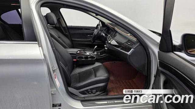 BMW 5-Series 2011 — photo 12