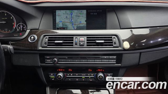 BMW 5-Series 2011 — photo 14