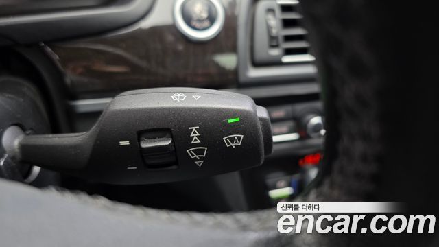 BMW 5-Series 2011 — photo 17