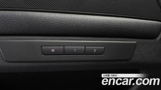 BMW 5-Series 2011 — photo 18