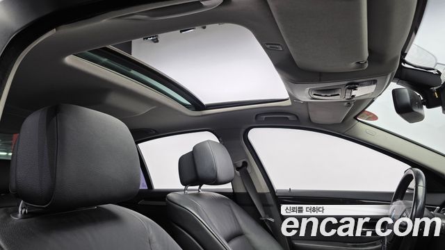 BMW 5-Series 2011 — photo 20