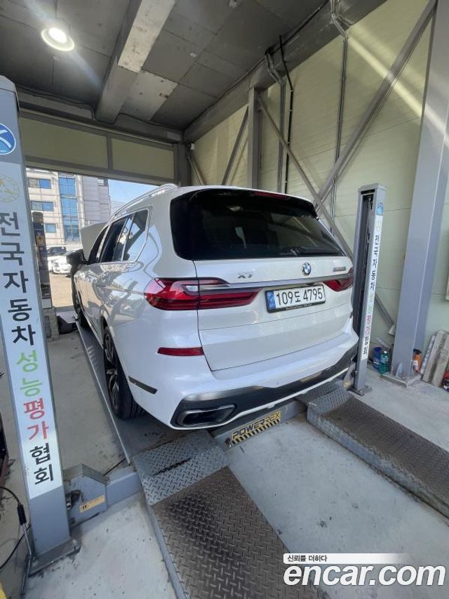BMW X7 2021 — photo 2