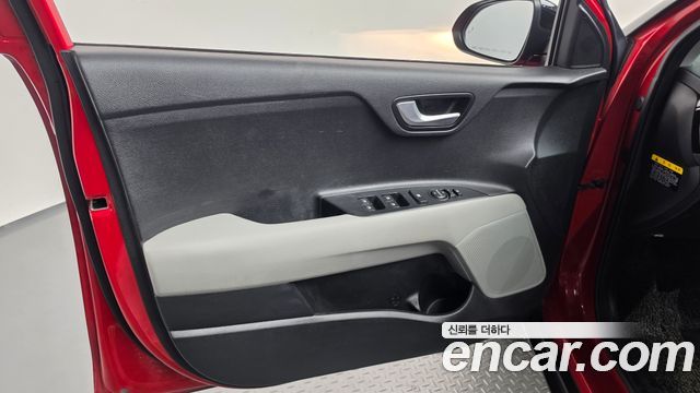 Kia Stonic 2018 — photo 14
