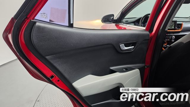 Kia Stonic 2018 — photo 15