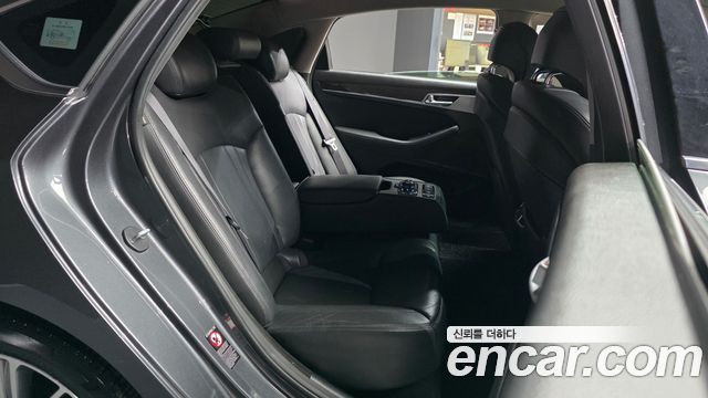 Genesis G80 2018 — photo 18