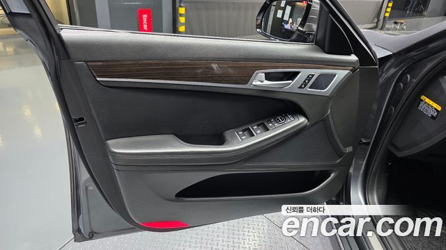 Genesis G80 2018 — photo 14