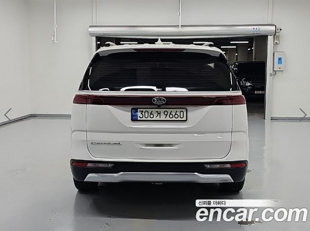 Kia Canival 2021 — photo 2