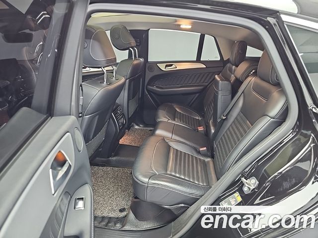 Mercedes-Benz GLE-Class 2018 — photo 11