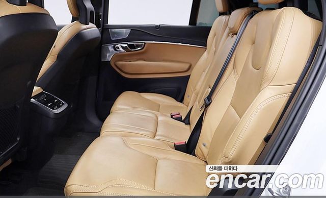 Volvo XC90 2021 — photo 16