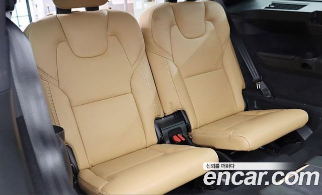 Volvo XC90 2021 — photo 17