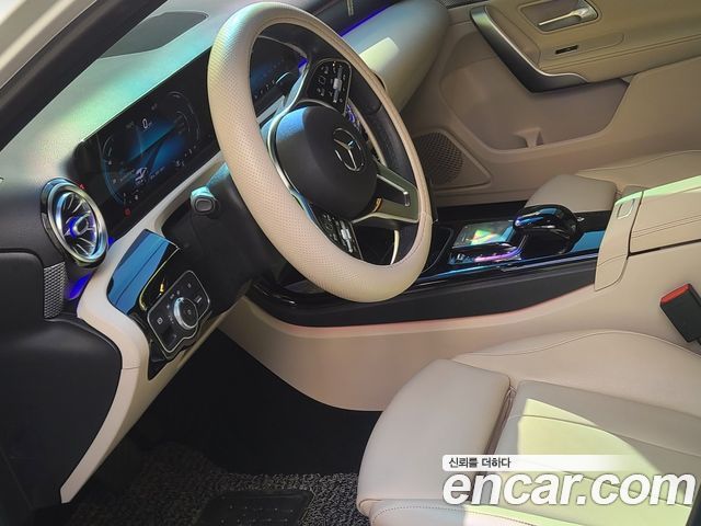 Mercedes-Benz A-Class 2021 — photo 3