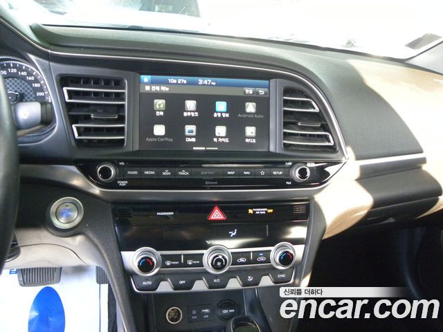 Hyundai AVANTE 2019 — photo 12