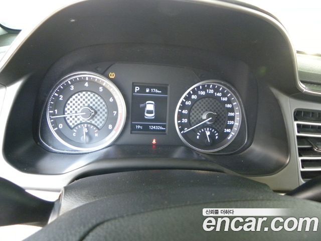 Hyundai AVANTE 2019 — photo 13