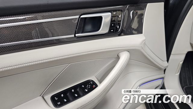 Porsche Panamera 2018 — photo 24