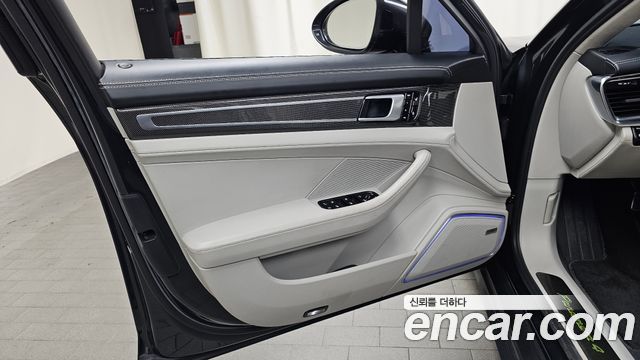 Porsche Panamera 2018 — photo 14