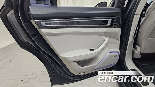 Porsche Panamera 2018 — photo 15