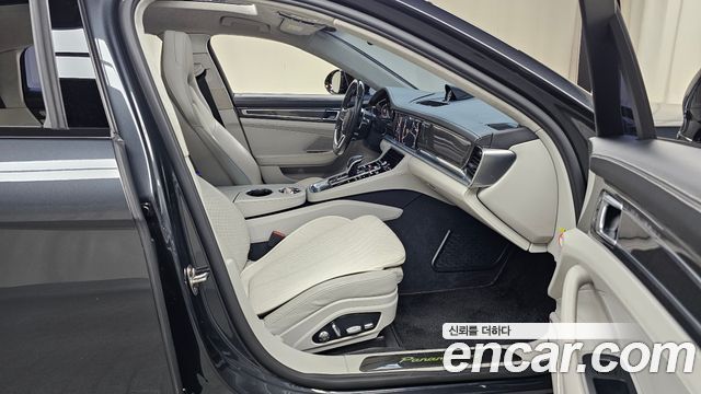 Porsche Panamera 2018 — photo 16