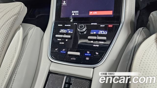 Porsche Panamera 2018 — photo 31