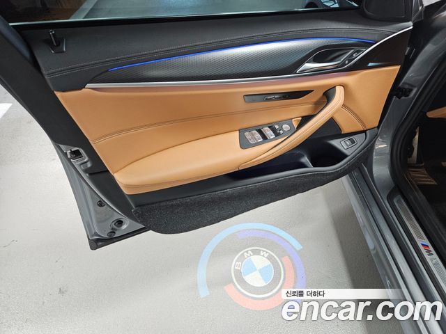 BMW 5-Series 2023 — photo 10