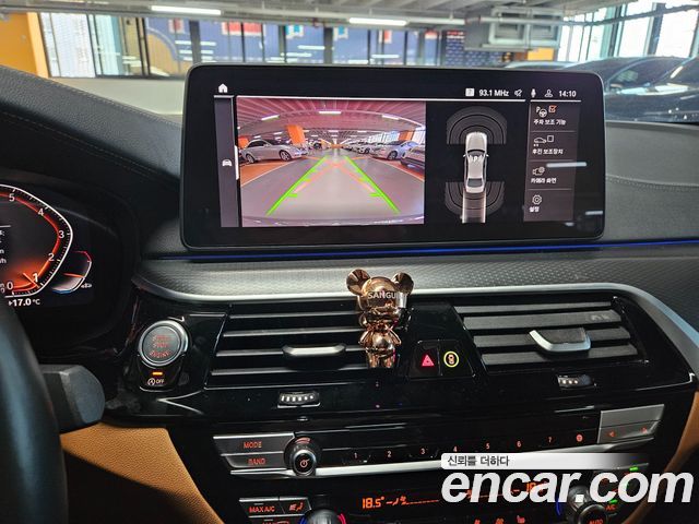 BMW 5-Series 2023 — photo 16