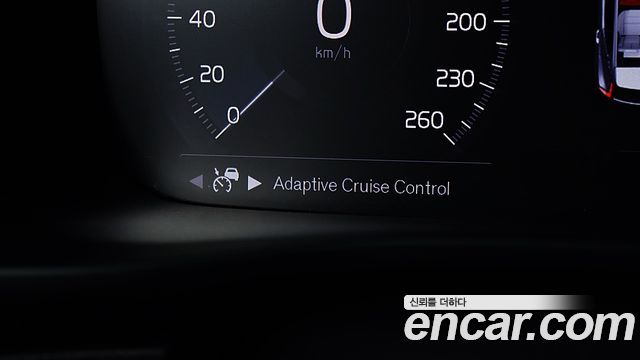 Volvo XC40 2021 — photo 8