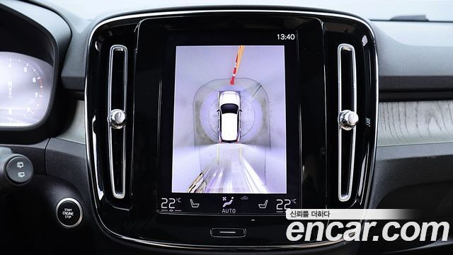 Volvo XC40 2021 — photo 11