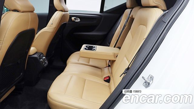Volvo XC40 2021 — photo 17