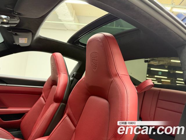 Porsche 911 2020 — photo 11