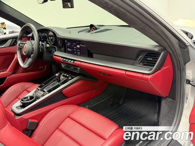 Porsche 911 2020 — photo 18