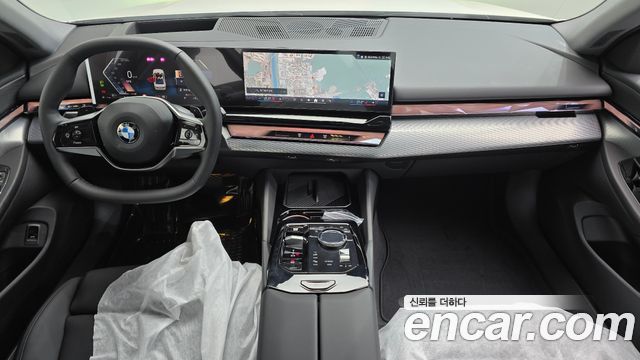 BMW 5-Series 2026 — photo 10