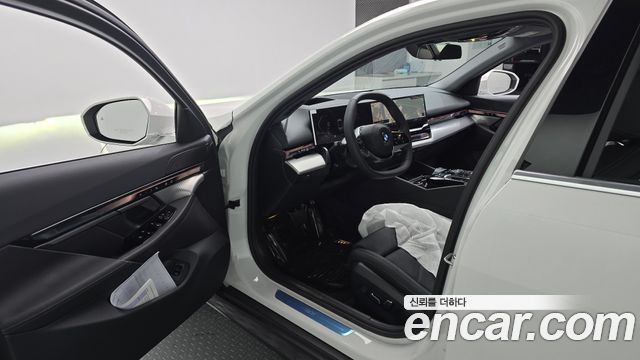 BMW 5-Series 2026 — photo 13