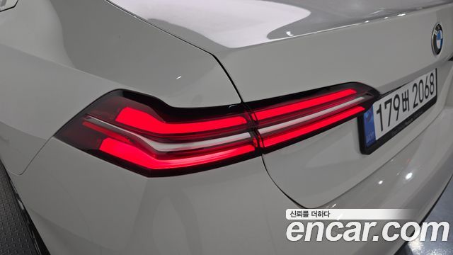 BMW 5-Series 2026 — photo 9